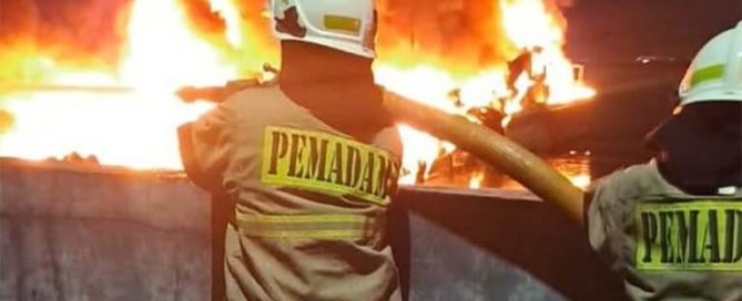 Kebakaran kapal nelayan